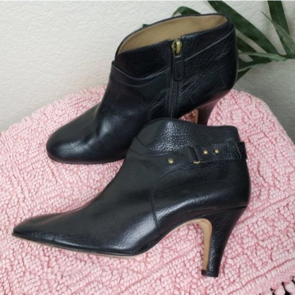 Anyi Lu Italy Pebbled Leather Ankle Booties Black Heels size 38/ US 8 Harness